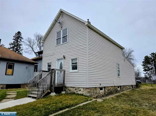 326 5th St SW, Chisholm, MN 55719