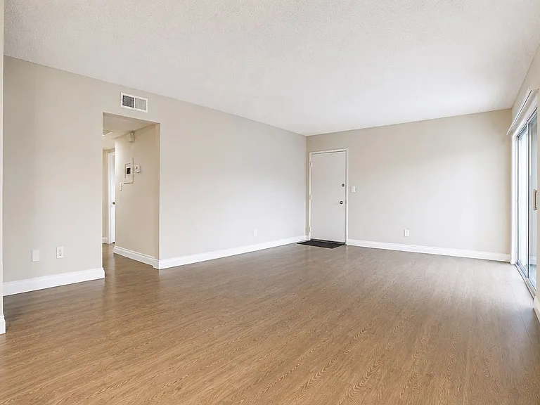 18100 Roscoe Blvd Northridge, CA 91325 — Photo 8