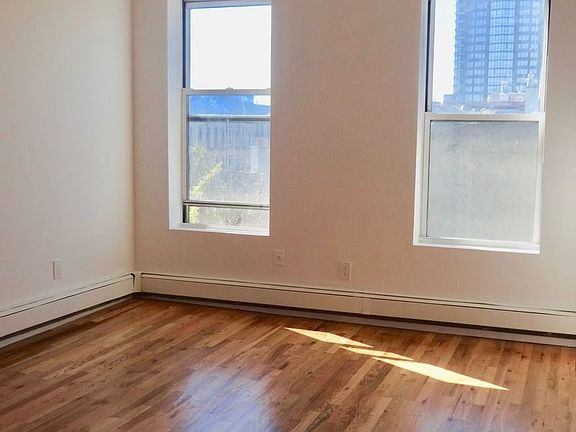 2nd image of 208 Franklin St APT 4L