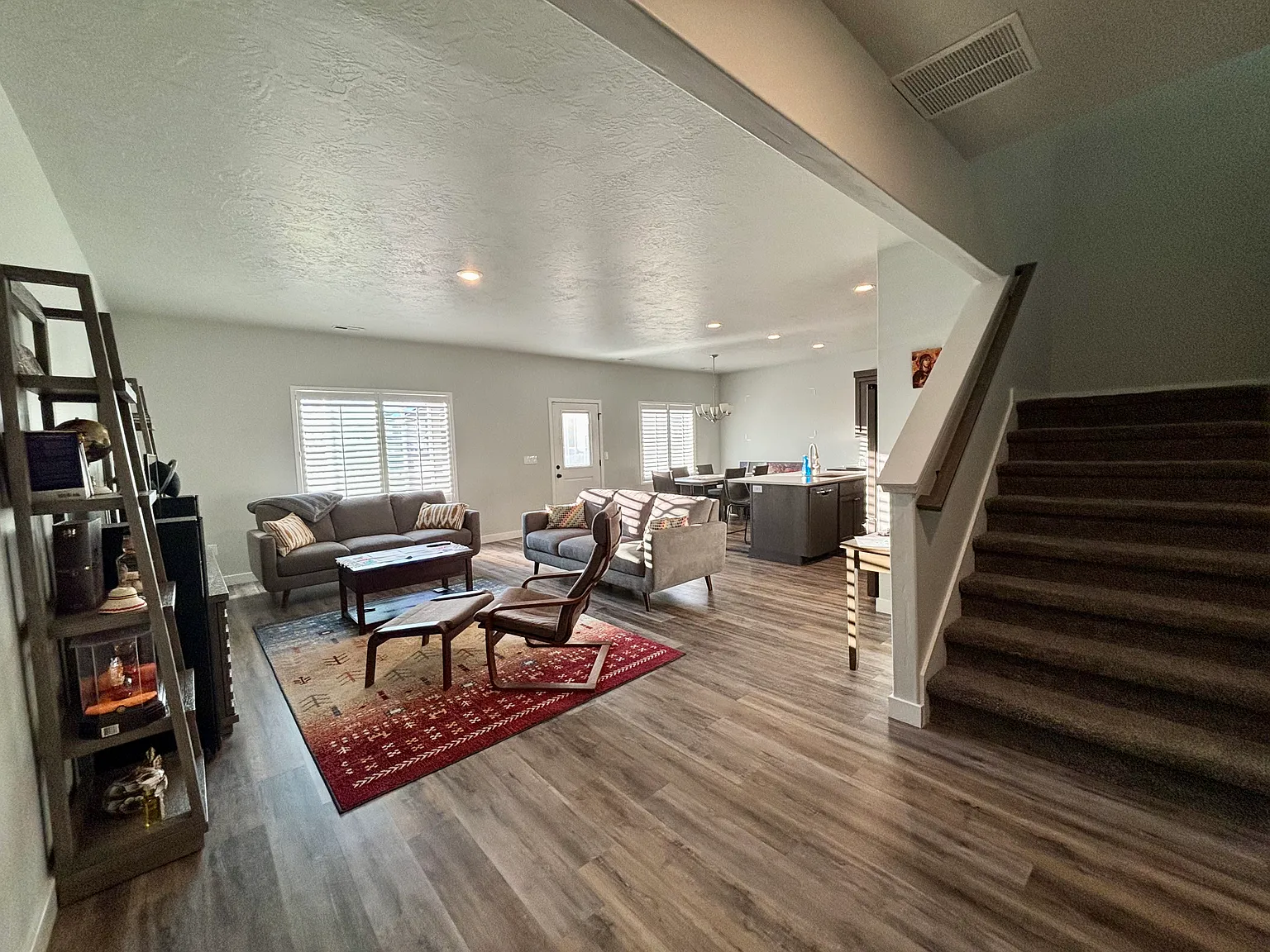 4 bed, 3.5 bath, 3103 sqft, $2,700 — Photo 2