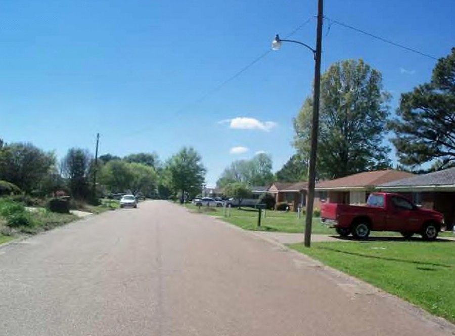 2nd image of 856 Sherwood Dr