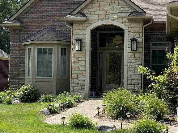 2nd image of 1920 Oak Forest Dr