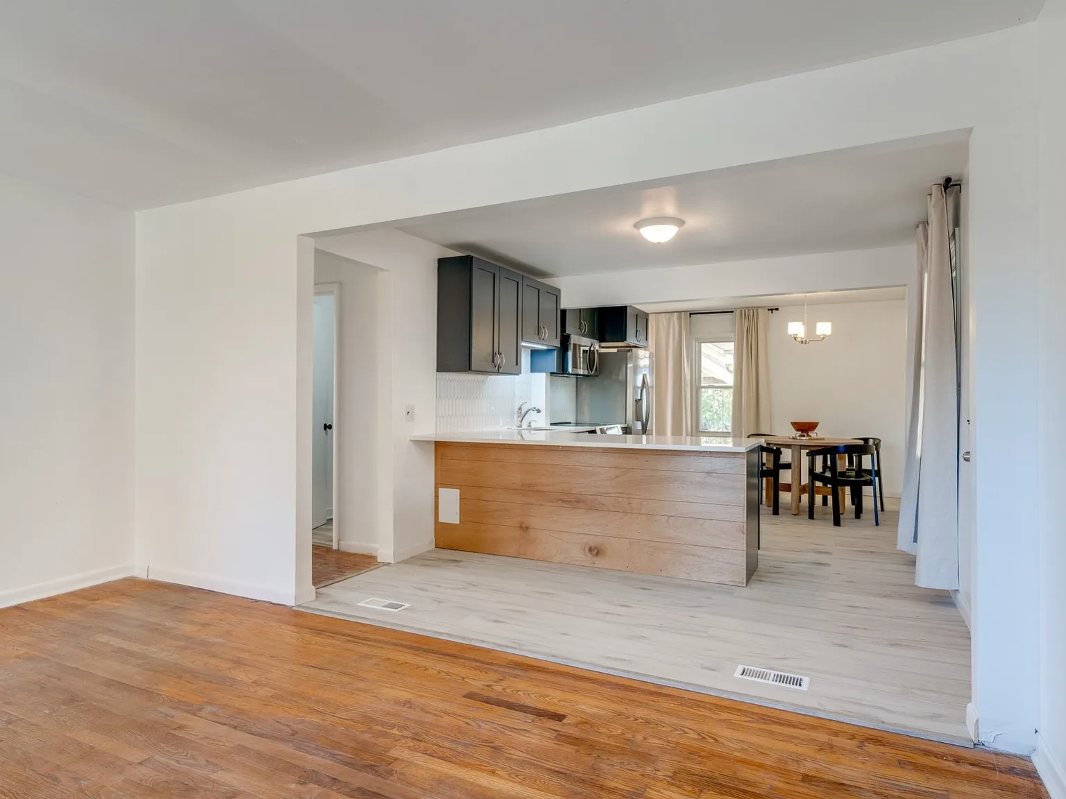 3 bed, 1192 sqft, $2,595 — Photo 3