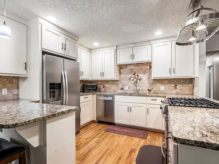 2917 N Mayberry Ln — Photo 2