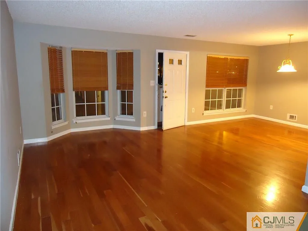 117 Albury Way photo 1