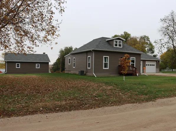 490 Commercial St N, Wessington, SD 57381