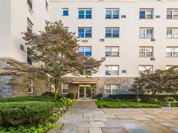 3 Stoneleigh Plaza #2C, Bronxville, NY 10708