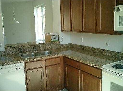 4th image of 3071 N Evergreen Cir
