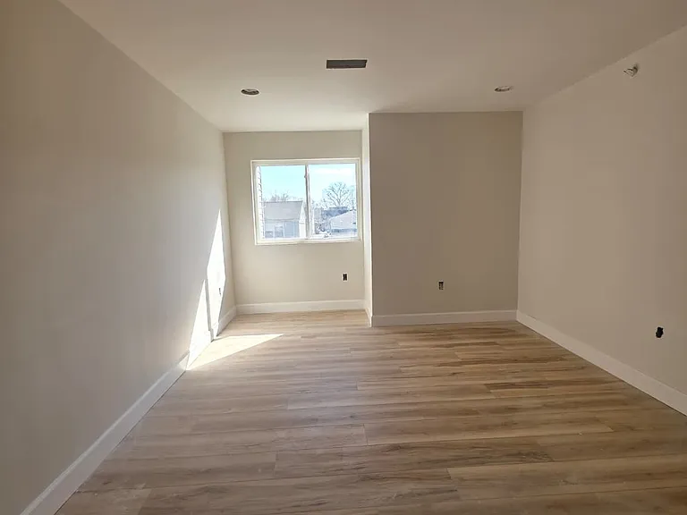 44 Warner St #5B — Photo 5
