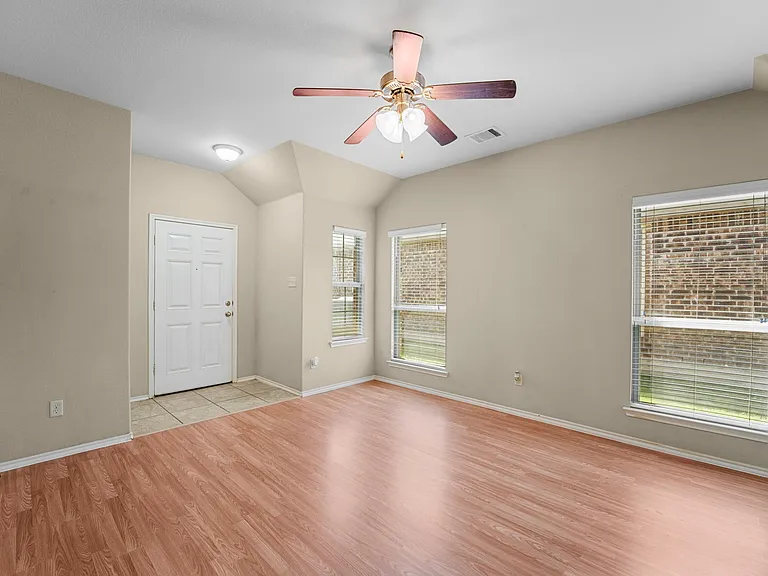 9928 Pronghorn Rd — Photo 2