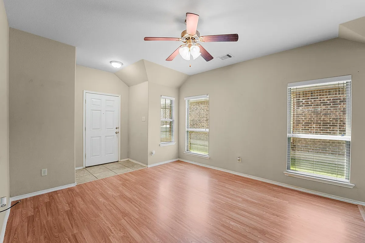 Building Photo - 9928 Pronghorn Rd