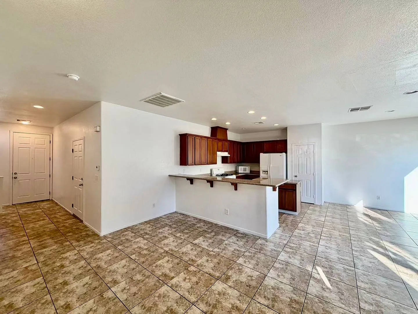 Wonderful house with 4 beds 2.5 baths — Photo 4