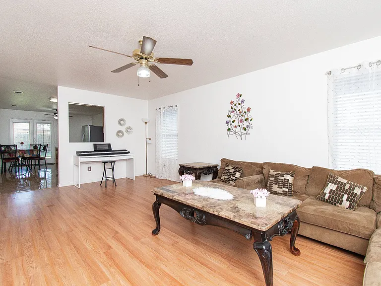 2907 Lantana Dr — Photo 2