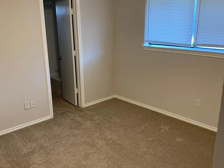 3923 White Oak Ct — Photo 7