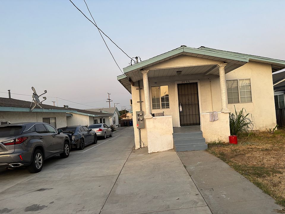 1st image of 2546 Kelburn Ave