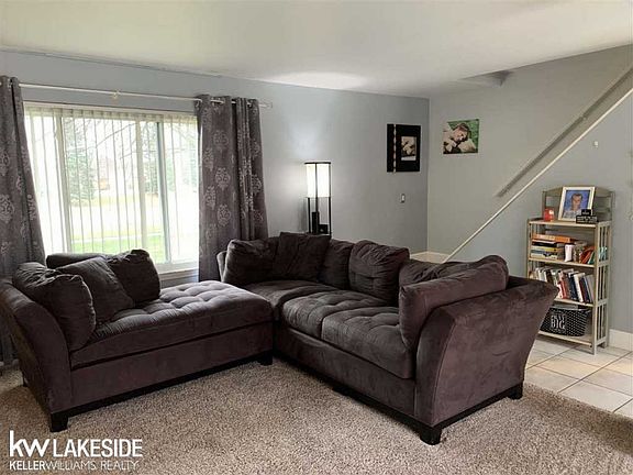 3rd image of 42196 Lochmoor St