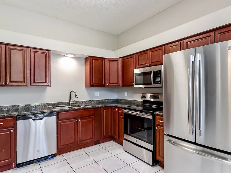 8012 Cameron Cay Ct — Photo 6
