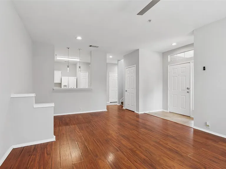 2316 Stoneleigh Pl — Photo 3