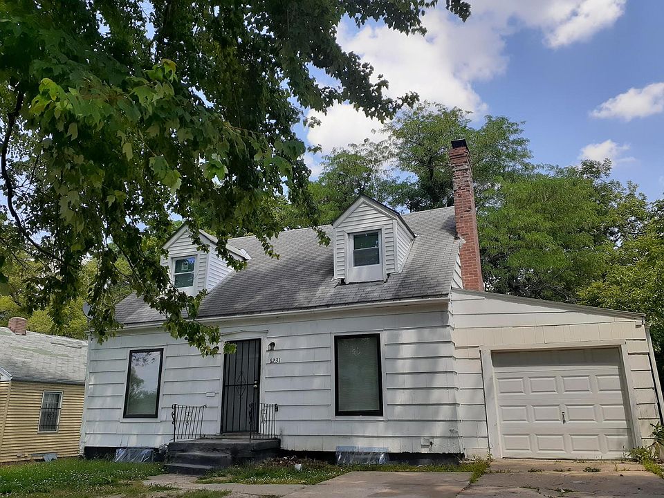 Front house w/ tree