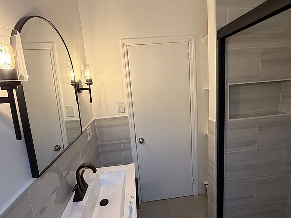 2nd image of 167 Bergen Ave #2B
