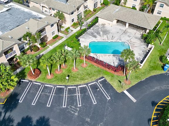 4th image of 12027 Royal Palm Blvd #6L