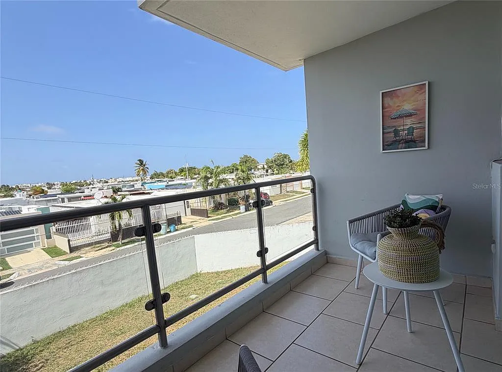 3 bed, 2.0 bath, 1116 sqft, $1,875 — Photo 3