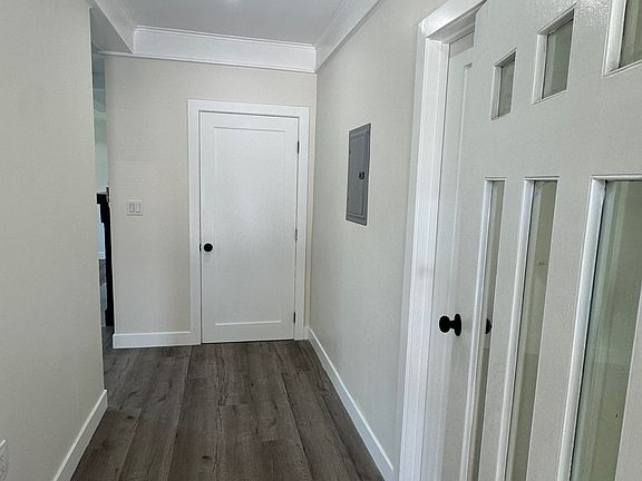5th image of 243 N Park View St #243