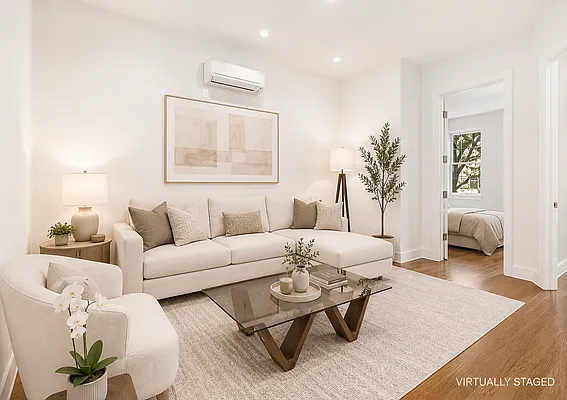 Living room, photo 2