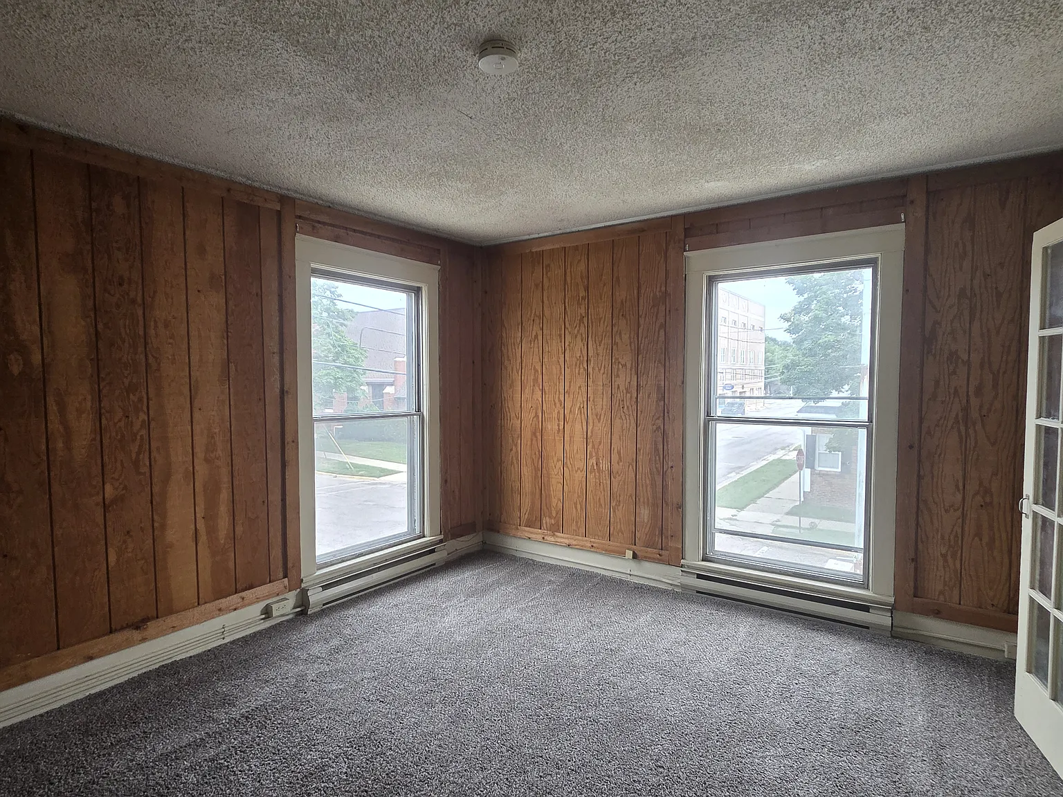 219 N Ball St — Photo 4