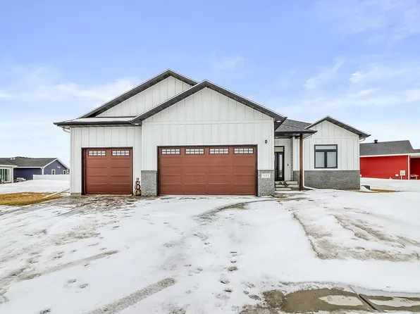 1153 45th Ave S, Moorhead, MN 56560