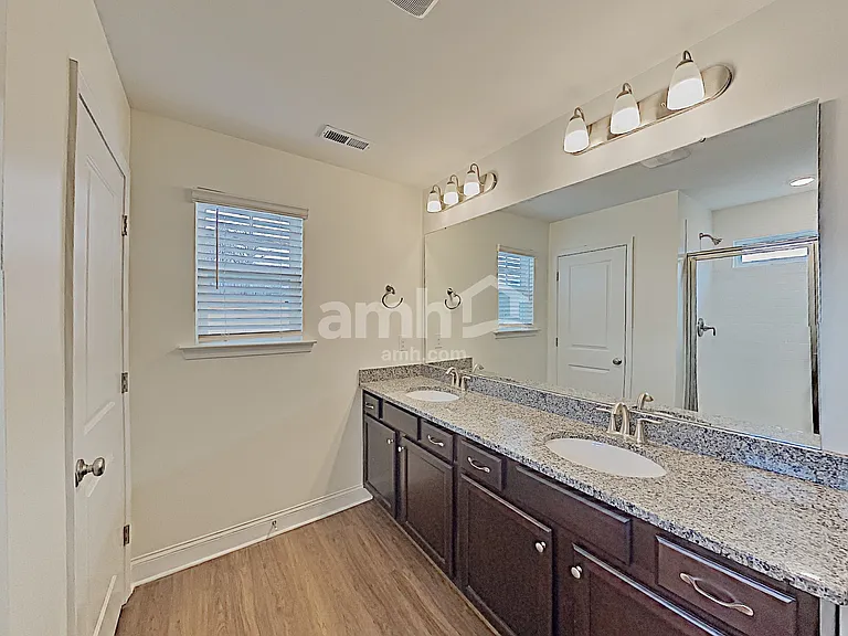331 Elmhurst Dr — Photo 20