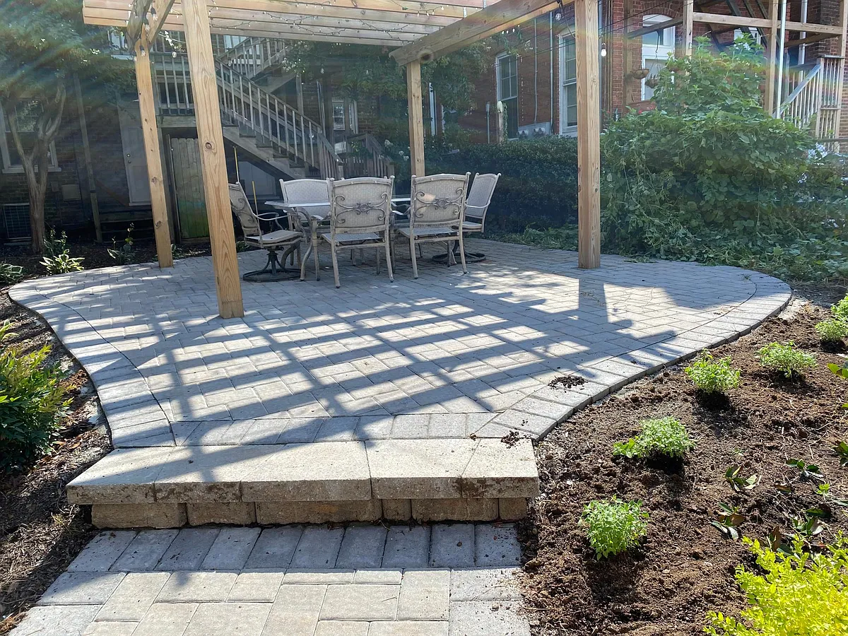 Back yard Patio & Gazebo, fully fenced yard for the critters - 2220 W Grace St #A
