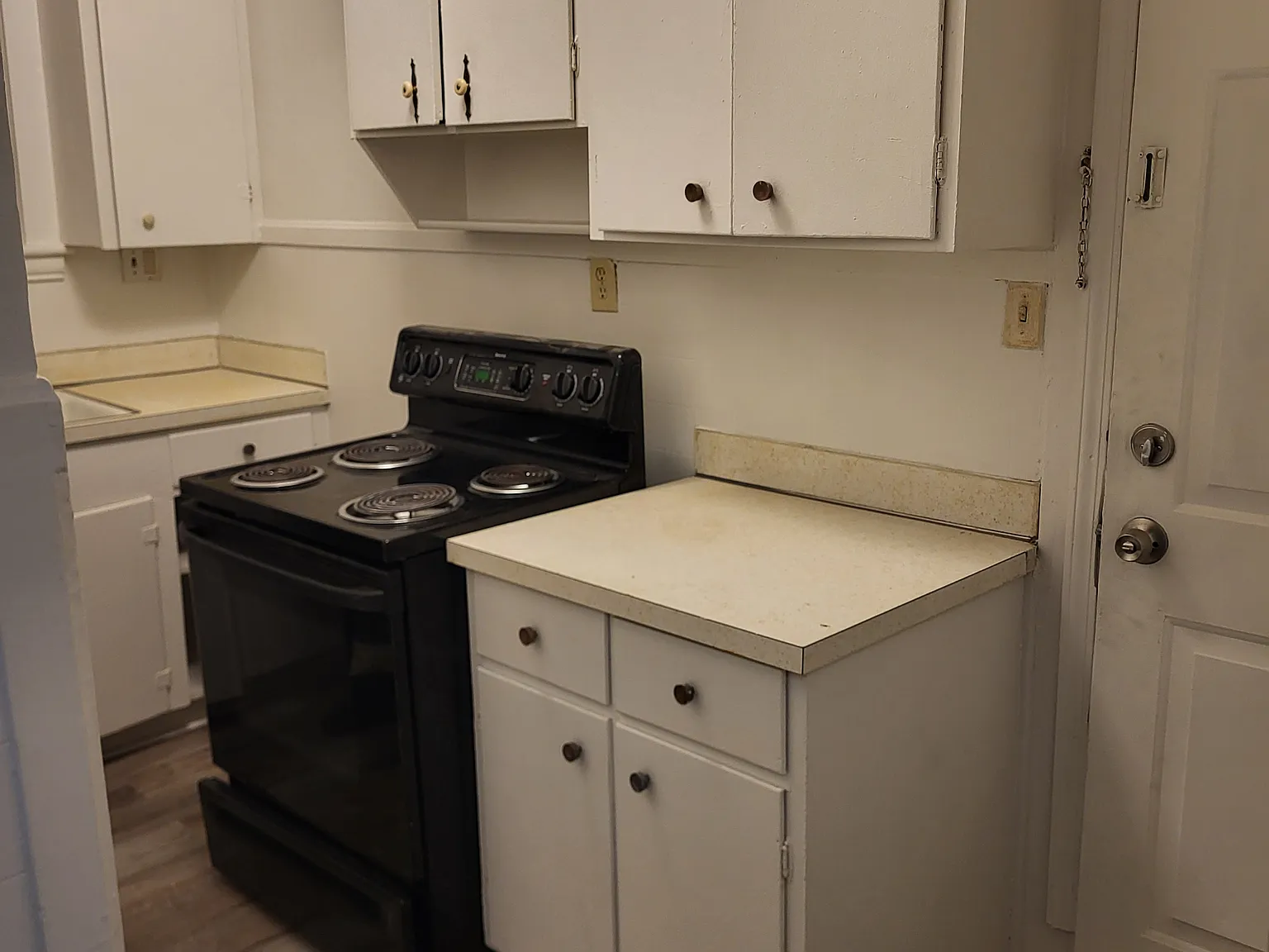 1 bed, 800 sqft, $1,000 — Photo 3