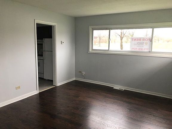 4th image of 17002 Oakwood Ave