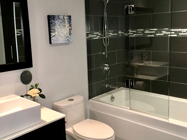 256 Jarvis St #15D — Photo 6