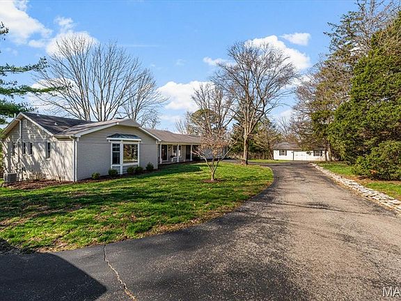 3rd image of 1821 Topping Rd