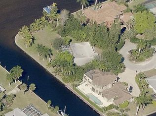 5852 Riverside Ln, Fort Myers, FL 33919