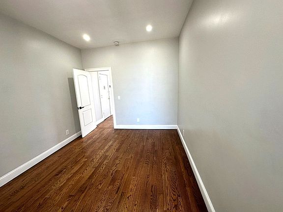 5th image of 43-07 31st Ave #4D