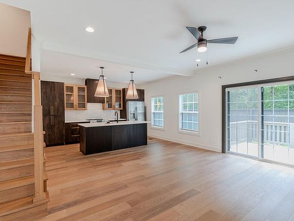 2nd image of 1031 Amelia Ct