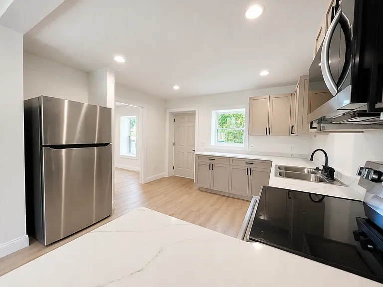105 Watson Ave — Photo 6