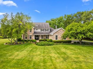 8N190 Sunvale Dr, Elgin, IL 60124