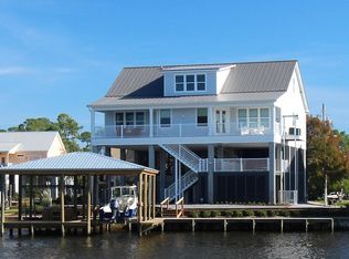 114 Locust Ln, Pass Christian, MS 39571