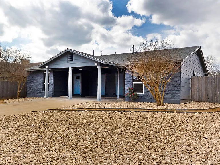3411 Lynridge Dr — Photo 3