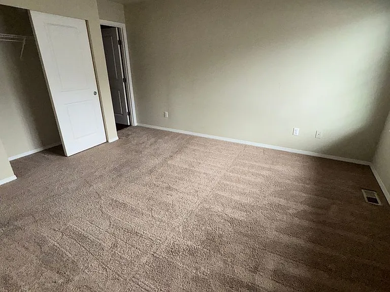 412 NE Miramar Cir — Photo 9