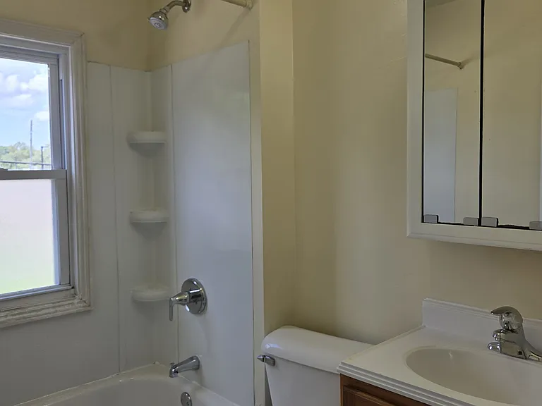 2319 N Sheridan Rd — Photo 10