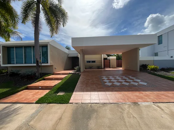 (undisclosed Address), Dorado, PR 00646