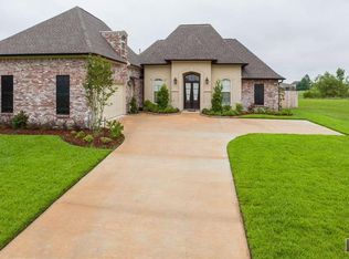 5493 Cypress Point Ln, Gonzales, LA 70737