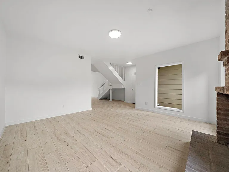 8433 Wednesbury Ln — Photo 11