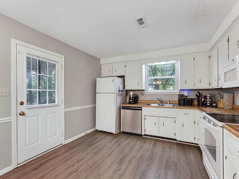114 Cunningham Pl #B — Photo 10