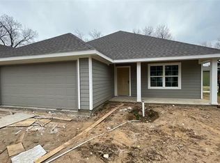 910 S Morris St, Gainesville, TX 76240